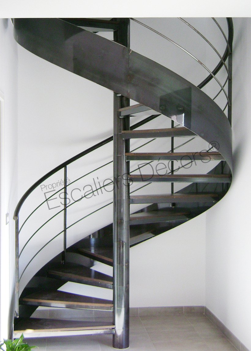 DH63 - Escalier colimaçon avec limon plein design contemporain Collection Loft.
